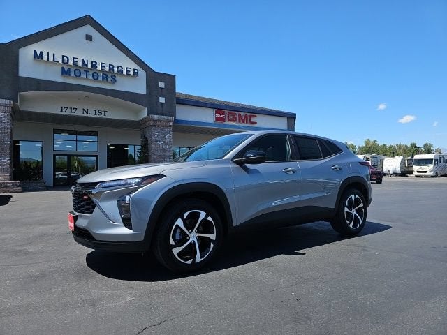 2026 Chevrolet Trax 1RS in Sterling Gray Metallic — front three-quarter view