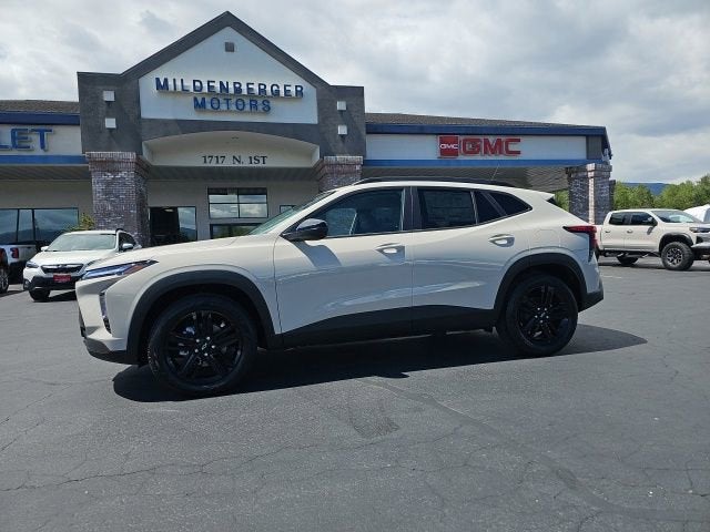 2026 Chevrolet Trax ACTIV in White Sands — front three-quarter view